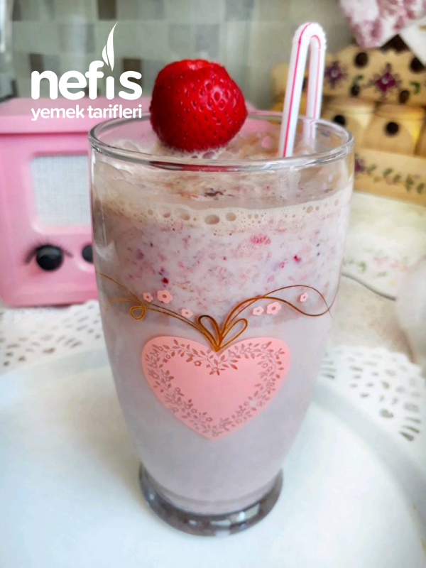 Milkshake Çilekli Nefis Yemek Tarifleri 4816985