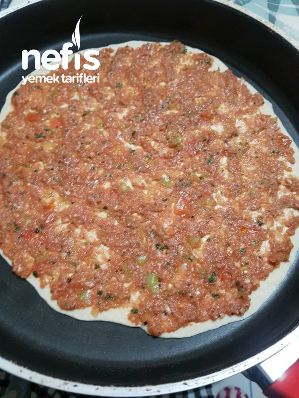 Tavada Lahmacun Mayas Z Pratik Hamuruyla Nefis Yemek Tarifleri