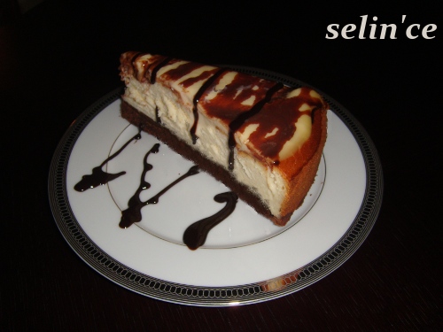 Bitter Tabanlı Beyaz Çikolatalı Cheesecake