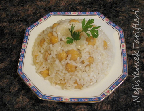 Nohutlu Pirinç Pilavı(Tavuk suyuna) Tarifi