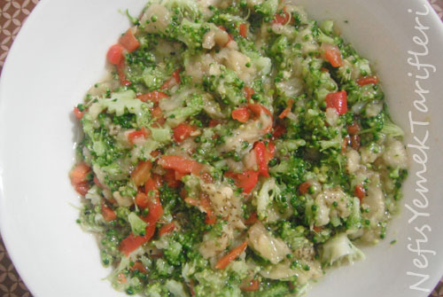 Köz Patlıcanlı Brokoli Salatası