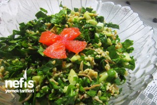 Bulgurlu Ispanak Salatası Tarifi