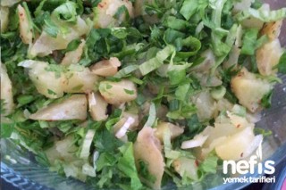 Bol Yeşillikli Patates Salatası Tarifi