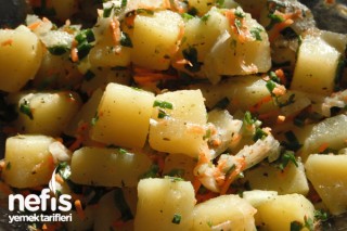 Havuçlu Patates Salatası Yapımı Tarifi