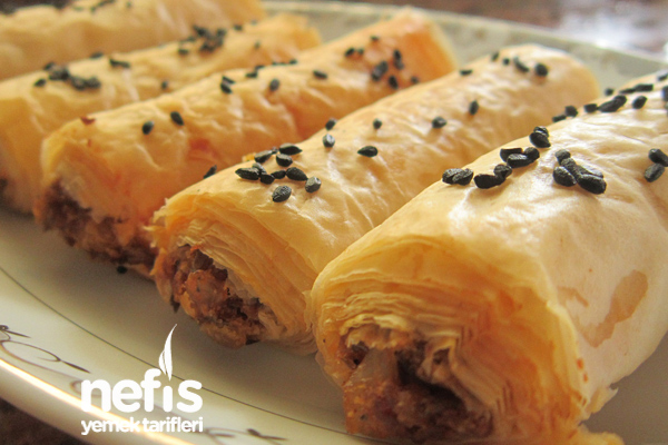 Baklava Yufkasıyla Mercimekli Börek Fotoğraf