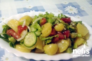 Patatesli Mevsim salatası Tarifi