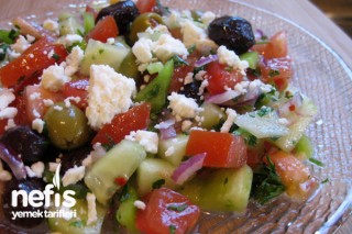 Zeytinli Peynirli Çoban Salatası (Greek Salad) Tarifi