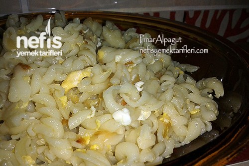 Soğanlı Yumurtalı Makarna Videosu Soğanlı Yumurtalı Makarna Videosu