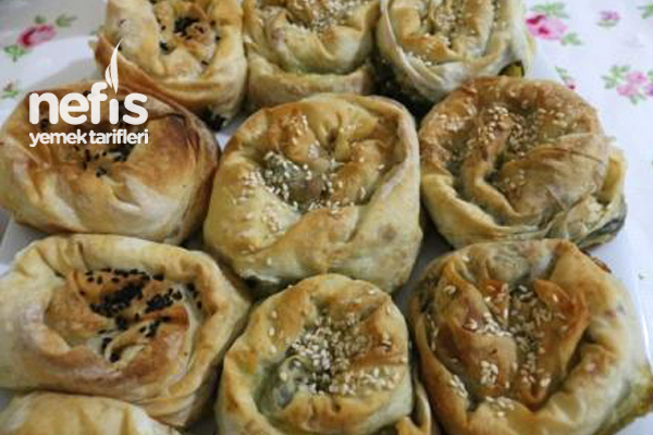 ISPANAKLI GÜL BÖREĞİ ISPANAKLI GÜL BÖREĞİ