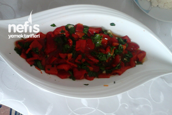 Kırmızı Biber Salatası Yapımı