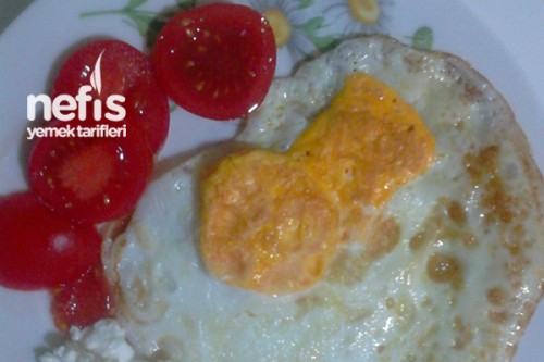Kahvaltı Tabağı (Omlet, domates, peynir) Tarifi