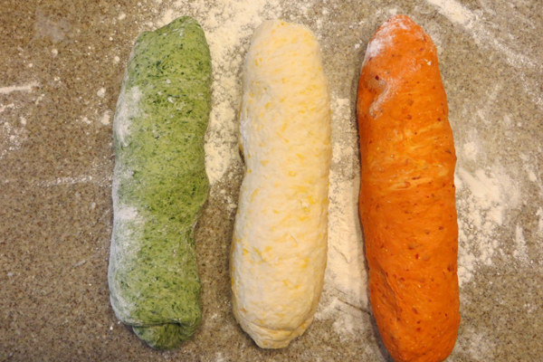 Üç Renkli Örgülü Ev Ekmeği 4