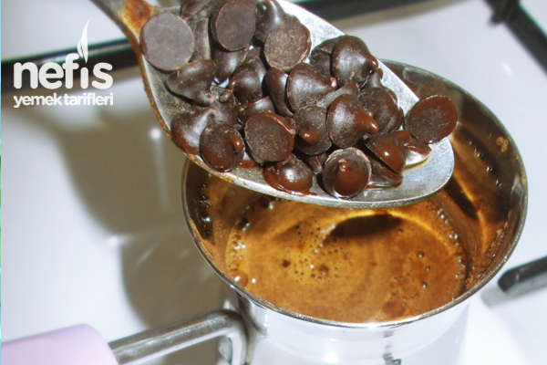 Orta Şekerli Çikolatalı Türk Kahvesi