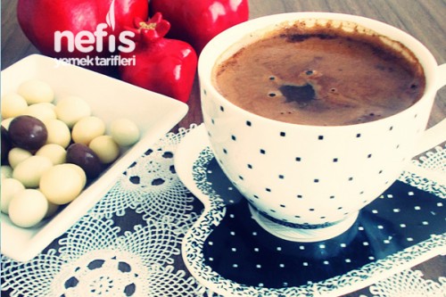 Orta Şekerli Çikolatalı Türk Kahvesi Tarifi
