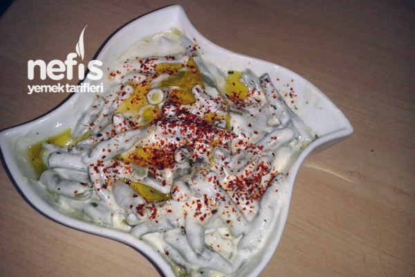 Yoğurtlu Yeşil Fasulye Salatası (Buschbohnen Salat)