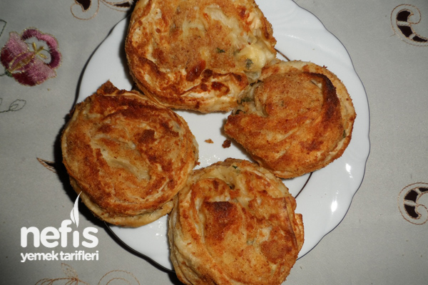 Büzgülü Gül Börek Nefis Yemek Tarifleri