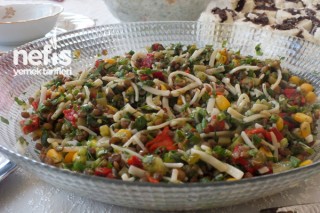 Mercimekli Erişte Salatası Tarifi
