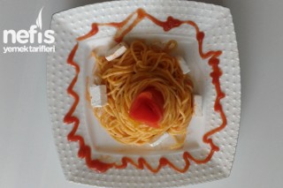 Peynir Eşliğinde Salçalı Spagetti Tarifi