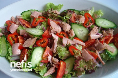 Ton Balıklı Kıvırcık Salatası Tarifi