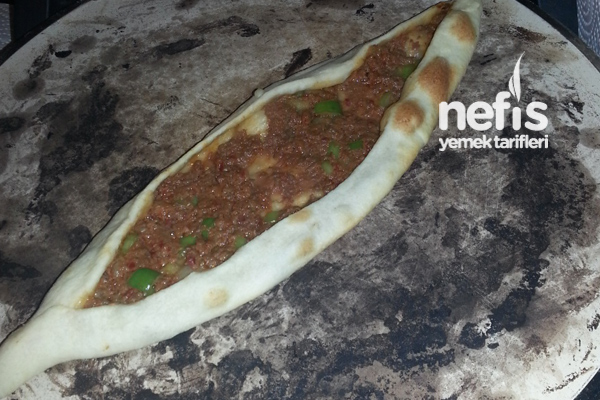 Kıymalı Peynirli Pide 3