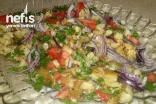 Közlenmiş Patlıcan Salatası Yapımı Tarifi