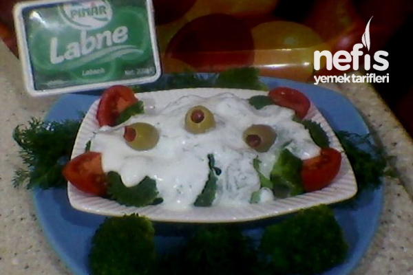 Pınar Labneli Brokoli Salatası