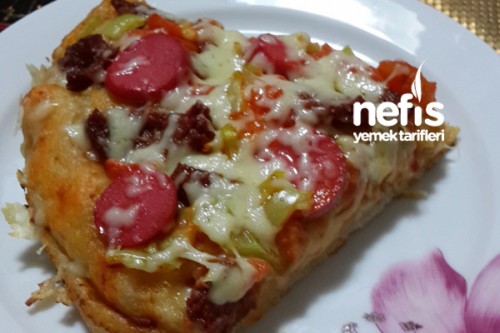 Fırıncı Hamuruyla Kolay Pizza Tarifi