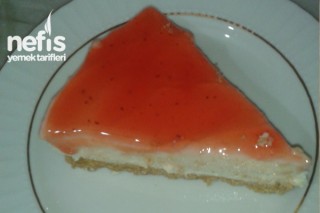 Çilek Soslu Cheesecake Yapımı Tarifi