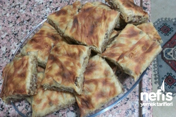 Cevizli Kıymalı Börek