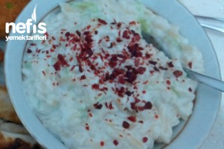 Arpa Şehriyeli Yoğurt Salatası Tarifi