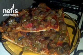 Patlıcan Kavurmalı Sebzeli Pizza Tarifi