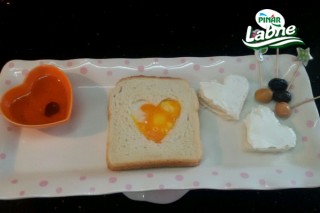 Tost Ekmeğine Kalp Yapımı Tarifi