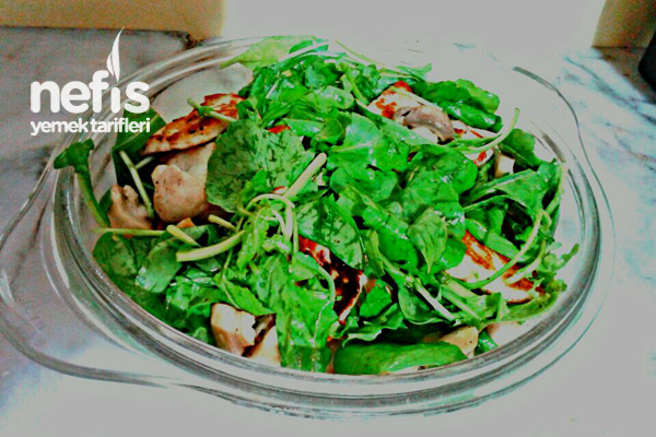 Hellimli Mantarlı Roka Salatası
