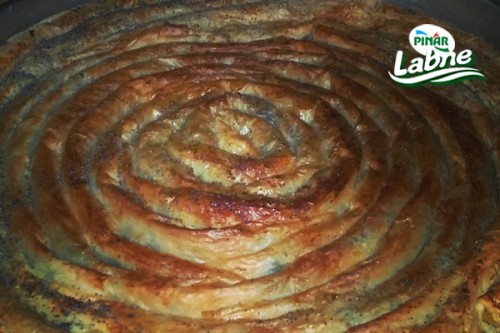 Pınar Labneli Ispanaklı Tepsi Böreği Tarifi