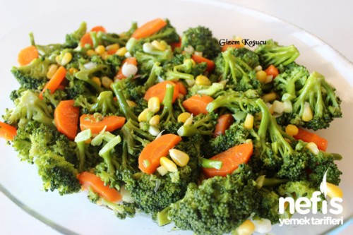 Mısırlı Havuçlu Brokoli Salatası Tarifi