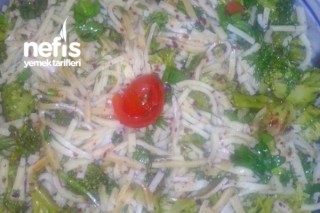 Erişteli Brokoli Salatası Tarifi