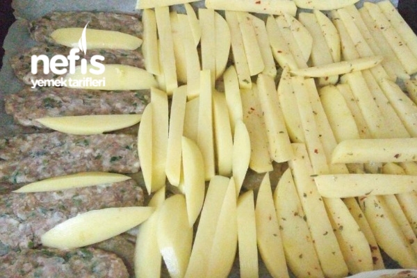 Fırında Köfte Ve Patates