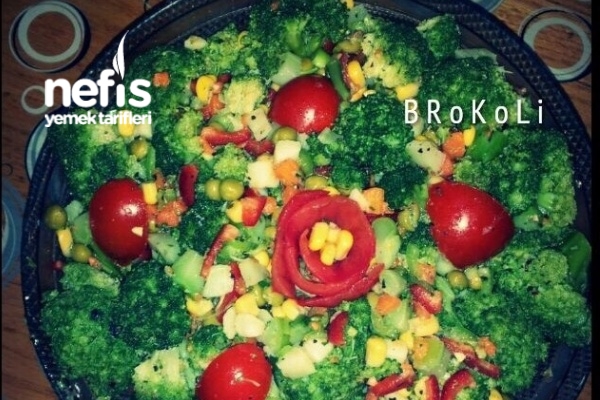 Garnitürlü Brokoli Salatası Tarifi