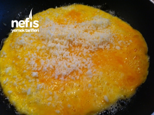 Peynirli Omlet Yapımı