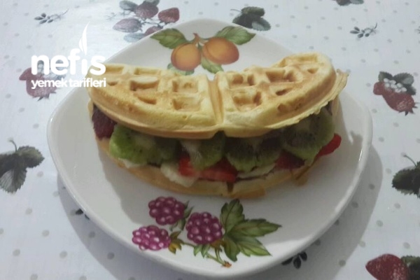 Meyveli Waffle Tarifi