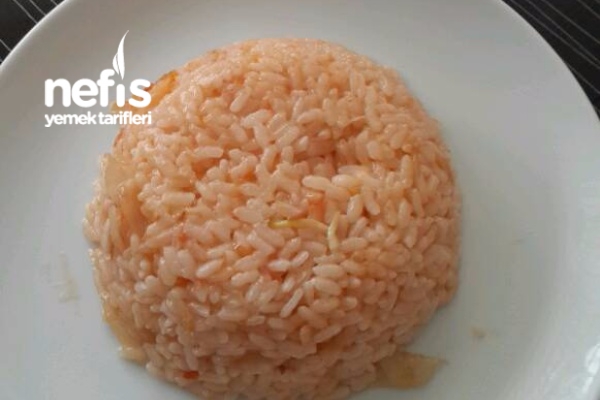 Soğanlı Domatesli Pirinç Pilavı