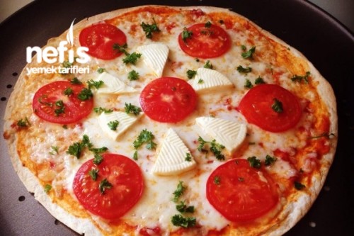 Peynirli Domatesli Pizza Tarifi