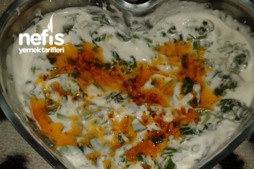 Yoğurtlu Ispanak Salatası Tarifi Videosu Yoğurtlu Ispanak Salatası Tarifi Videosu