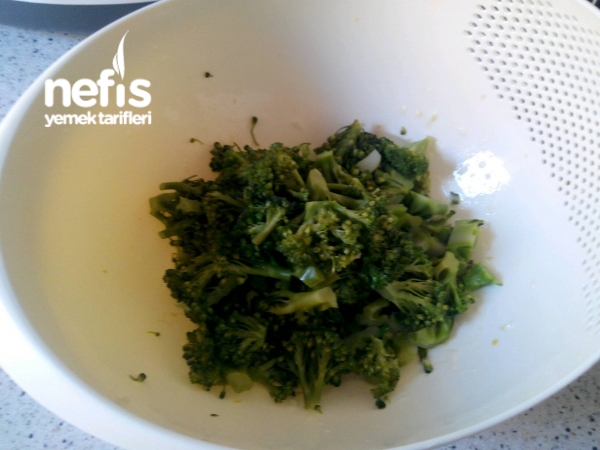 Brokoli Salatası ( Mutlaka Denemelisiniz)