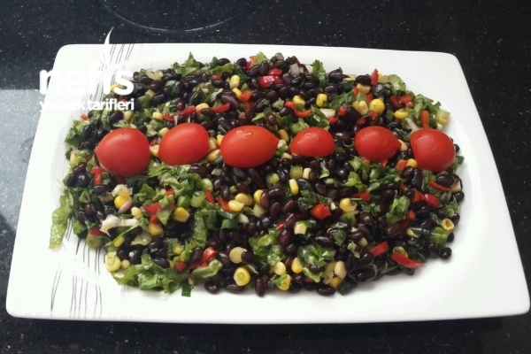 Yeşillikli Siyah Fasulye Salatası