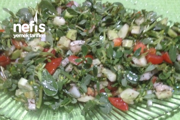 Baharat Soslu Semizotu Salatası