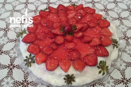 Çilekli Pasta Nefis Yemek Tarifleri 691893