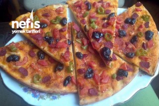 Bol Malzemeli Karışık Pizza Yapımı Tarifi