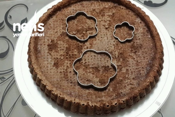 Tart Kalıbında Çiçekli Pastam Nefis Yemek Tarifleri