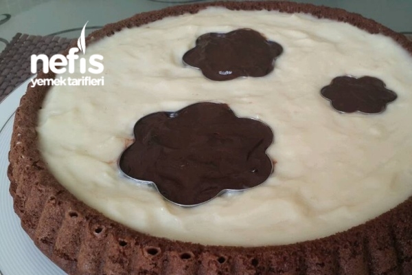 Tart Kalıbında Çiçekli Pastam Nefis Yemek Tarifleri